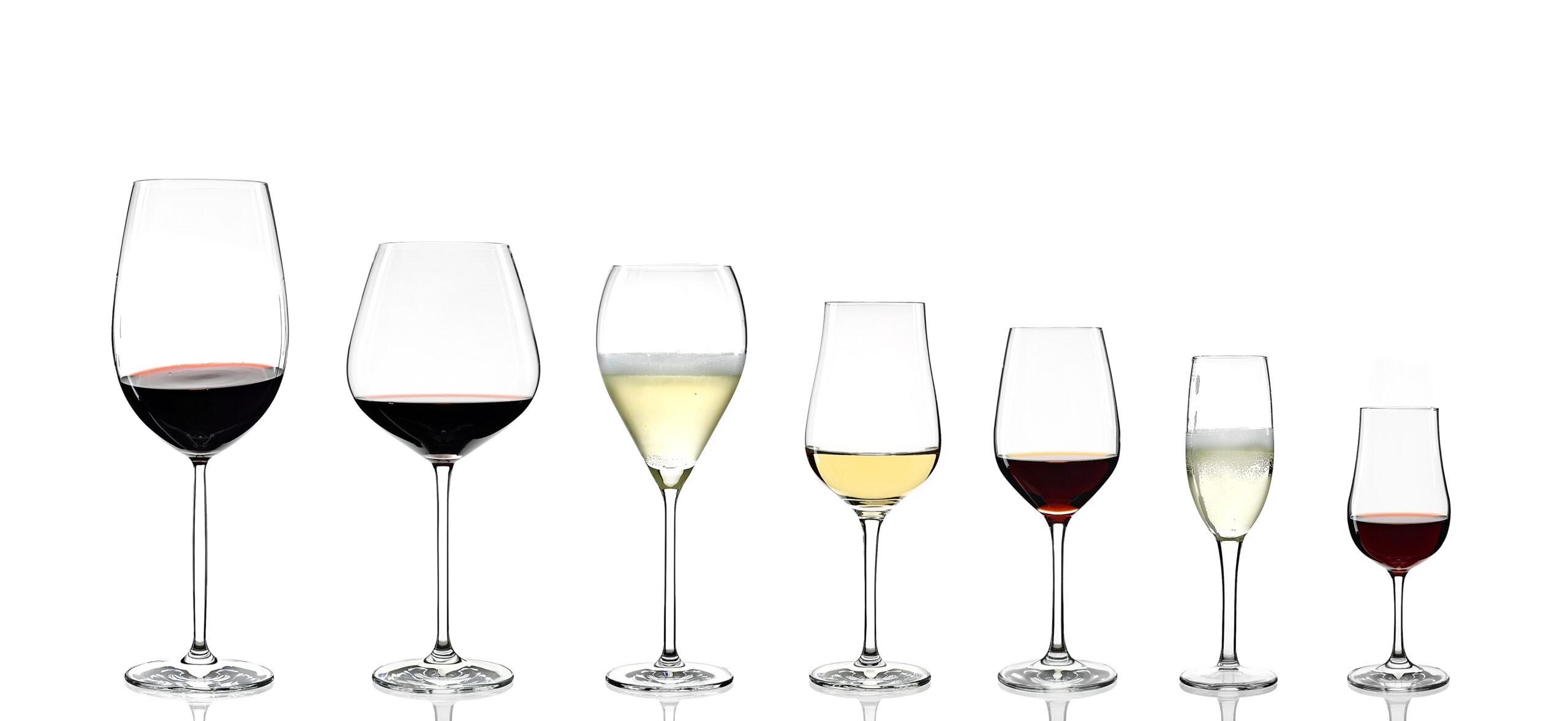 I bicchieri del vino - da sinistra quelli più ampi da rosso, poi un calice per lo champagne, bicchieri di media ampiezza, fino a un piccolo calice e un bicchiere a tulipano